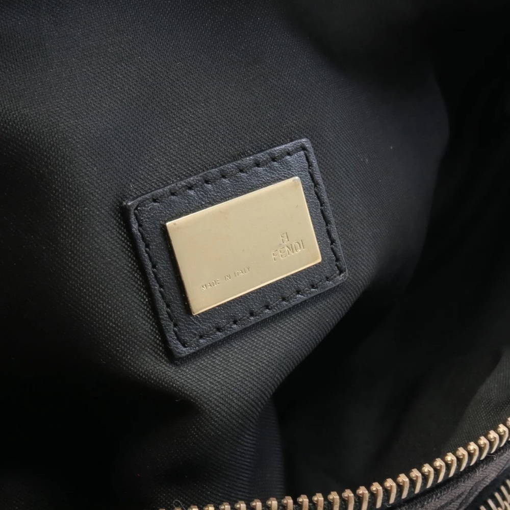 ❌SOLD❌Fendi body bag - Picture 4 of 10